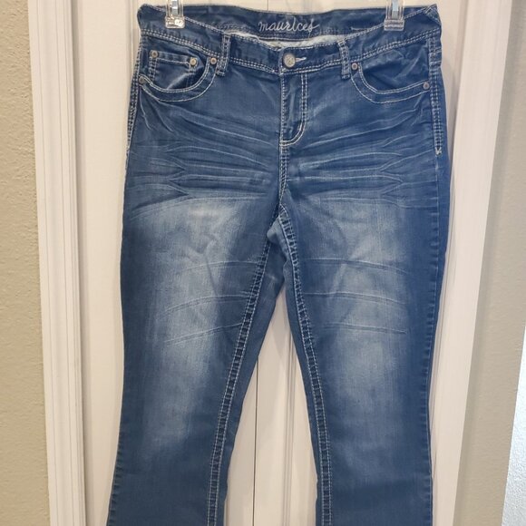 MAURICES Straight Leg Jeans Womens Blue Med. Wash Mid Rise Stretch 11/12 Short - Picture 1 of 5